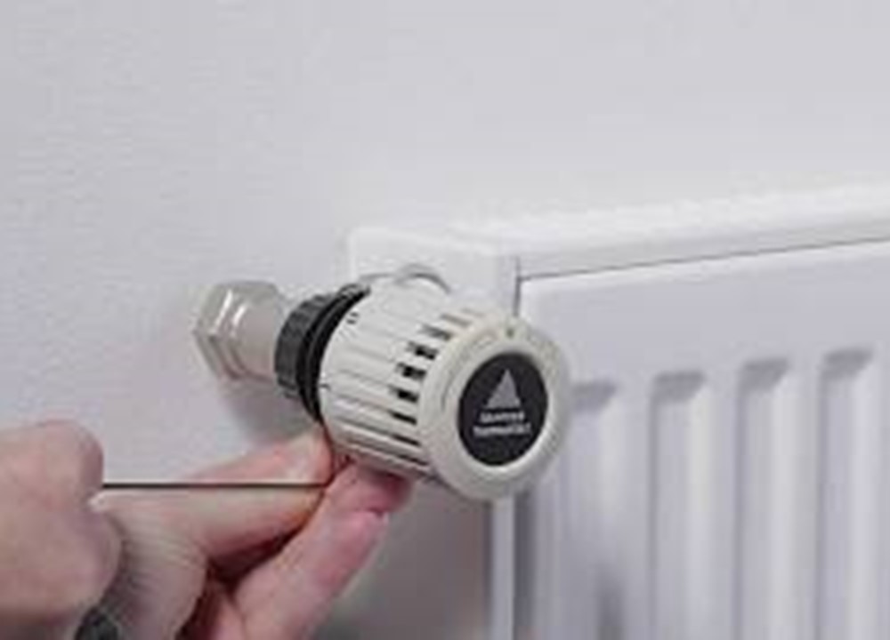 Как уменьшить температуру батареи отопления. Регулировка температуры батарей отопления. Регулятор батареи отопления purmo. Регулятор отопления danfoss с термоголовкой регулировка. Как уменьшить температуру батареи отопления.